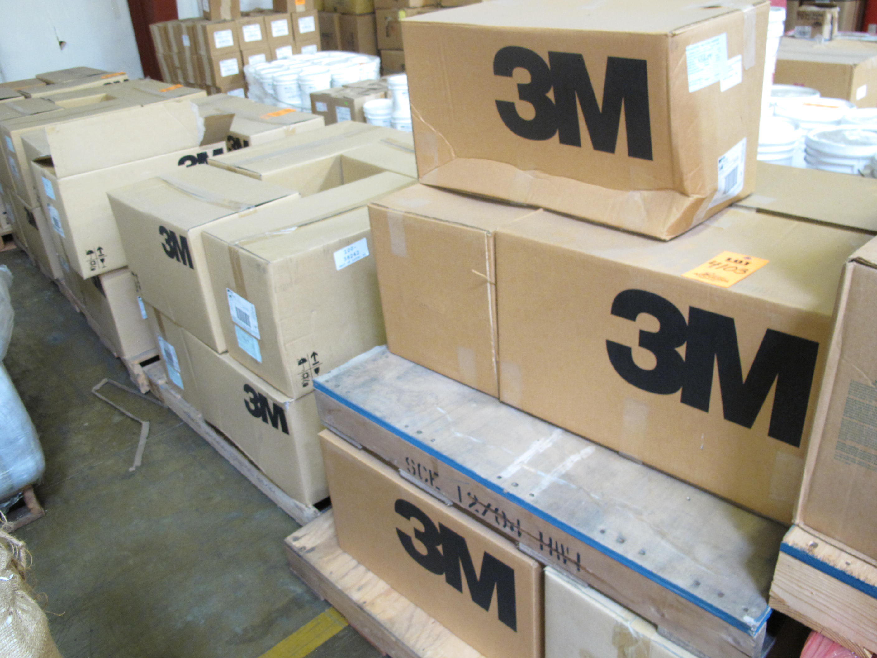 (24) 3M MATS, 49" X 16 FT X 0.40" THK SIZE, OFF-WHITE COLOR.. LOADING & HANDLING FEE $15-4103